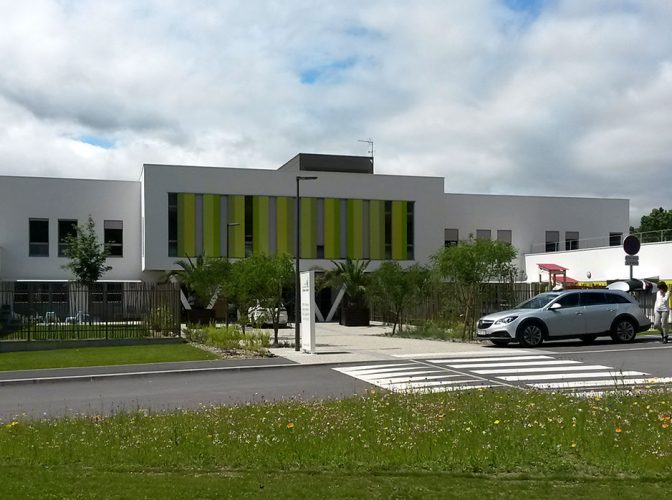 Pôles d’hospitalisation de psychiatrie (268 lits) et gymnase au Centre Hospitalier Alpes-Isère à Saint-Egrève