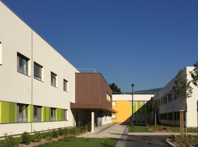 Pôles d’hospitalisation de psychiatrie (268 lits) et gymnase au Centre Hospitalier Alpes-Isère à Saint-Egrève