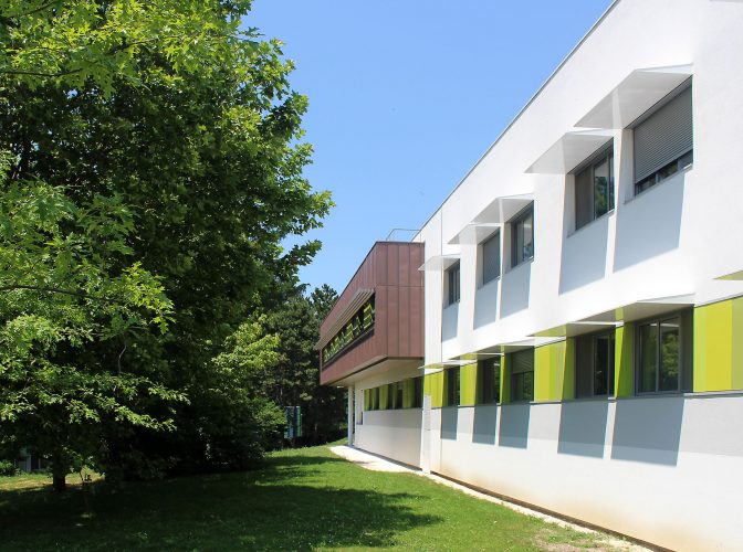 Pôles d’hospitalisation de psychiatrie (268 lits) et gymnase au Centre Hospitalier Alpes-Isère à Saint-Egrève