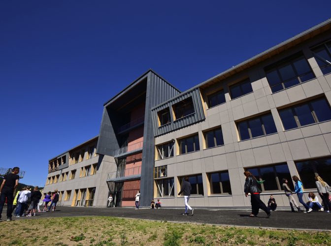 Construction de la cité scolaire de Saint Cirgues en Montagne