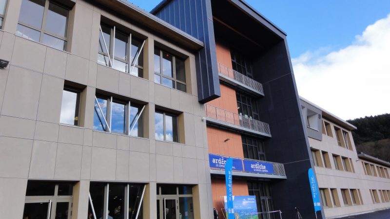 Construction de la cité scolaire de Saint Cirgues en Montagne