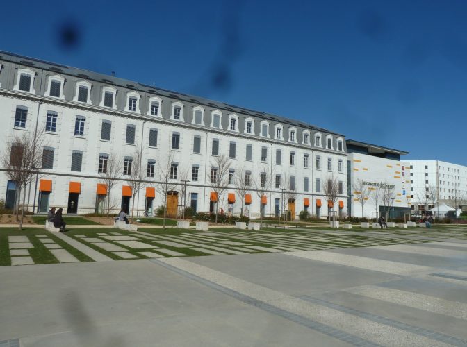 CONSTRUCTION DU CENTRE COMMERCIAL CASERNE DE BONNE + RÉSIDENCE ÉTUDIANTS à GRENOBLE