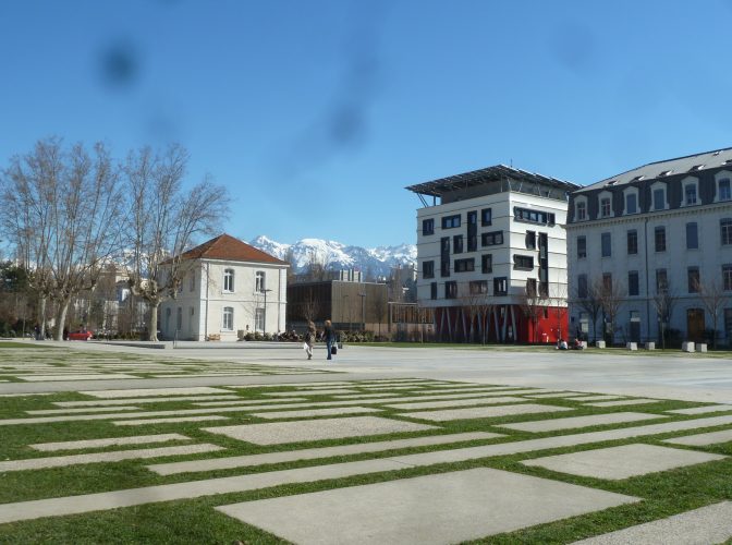 CONSTRUCTION DU CENTRE COMMERCIAL CASERNE DE BONNE + RÉSIDENCE ÉTUDIANTS à GRENOBLE