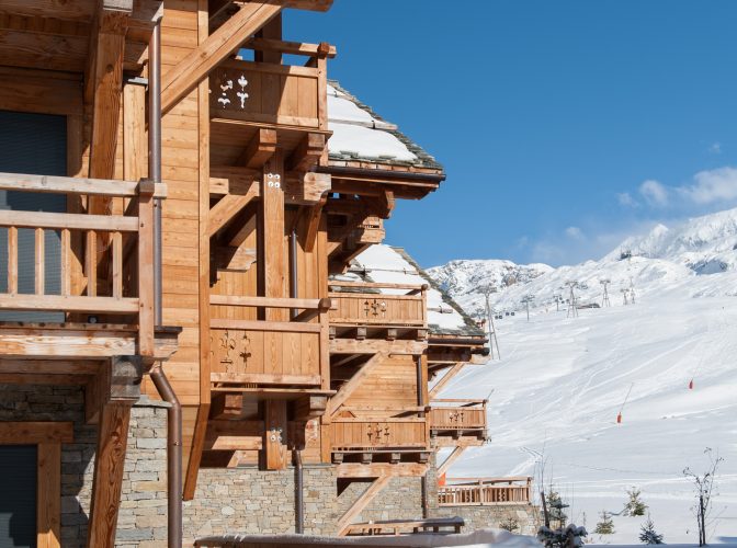 Construction de deux ensembles de chalets de Luxe EDEN BLANC à L’ Alpes D’ Huez