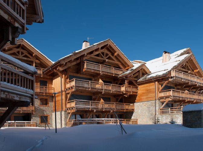 Construction de deux ensembles de chalets de Luxe EDEN BLANC à L’ Alpes D’ Huez