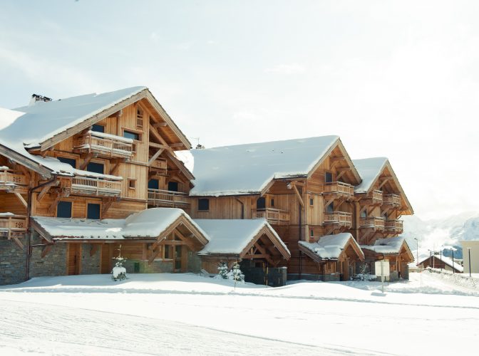 Construction de deux ensembles de chalets de Luxe EDEN BLANC à L’ Alpes D’ Huez