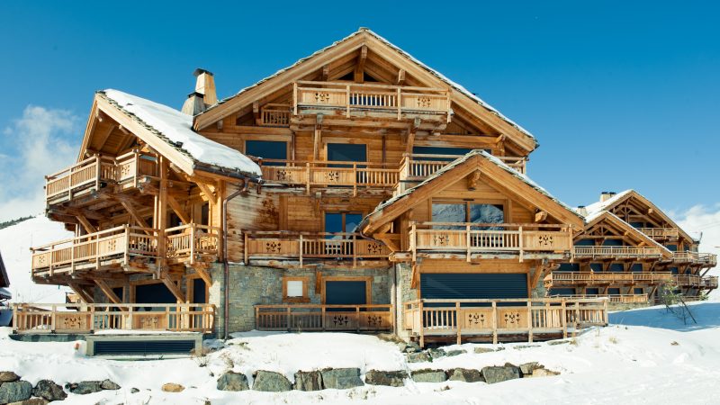 Construction de deux ensembles de chalets de Luxe EDEN BLANC à L’ Alpes D’ Huez