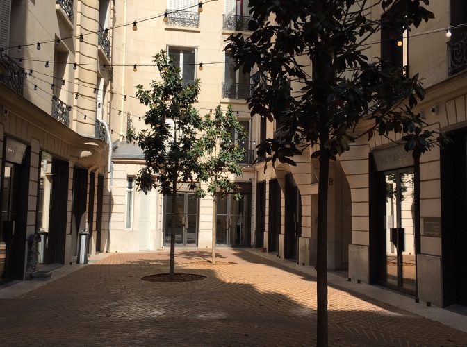 Réhabilitation d’un ensemble immobilier en boutiques et commerces BHV Les marais à Paris